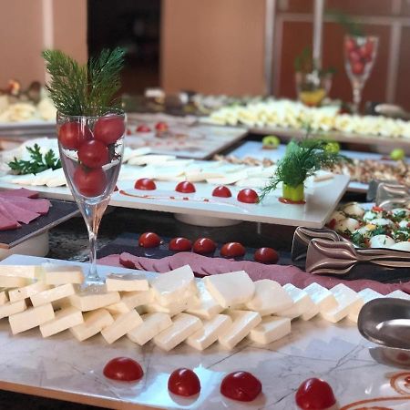 גומבט Sky Star Hotel מראה חיצוני תמונה